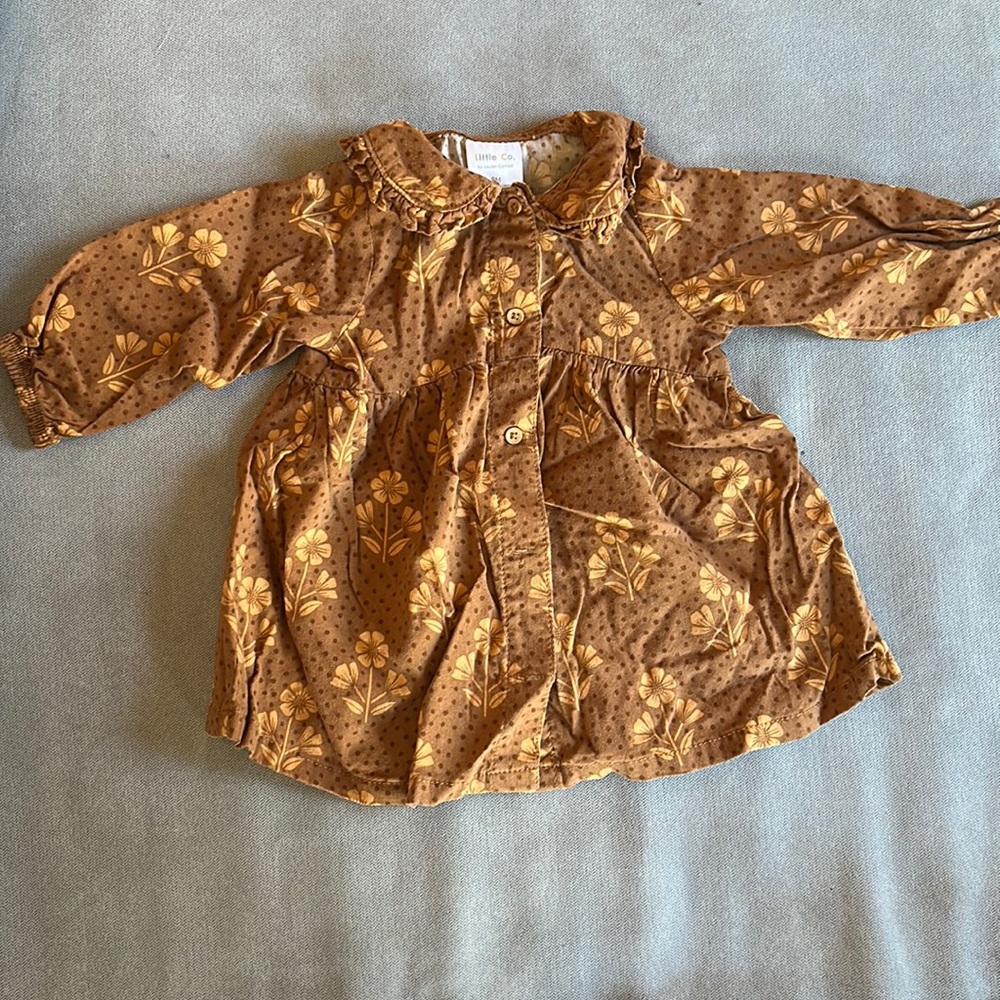 Beautiful baby girl dress, worn once for photo shoot, excellent condition!
